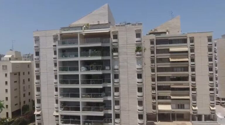 חיזוק שיש והוספת מרפסות שמש בתל אביב - סרטון